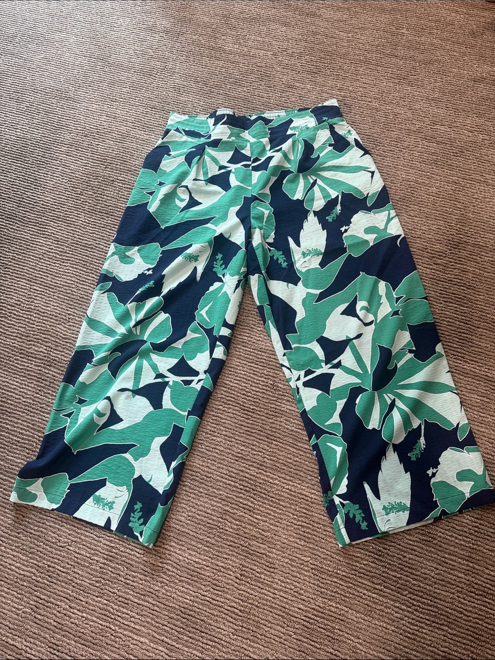 XL - Tribal - wide legged pants, elastic waist floral/tropical pattern